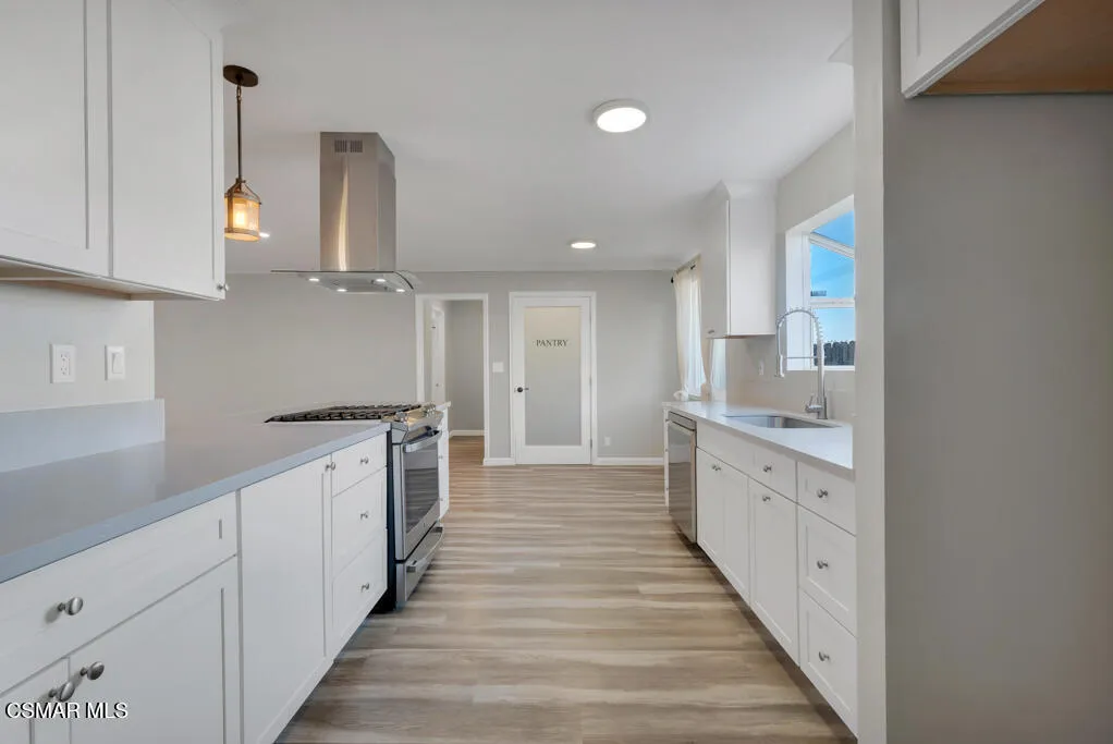 896 Moffatt Circle, Simi Valley, California 93065 home-pic-22