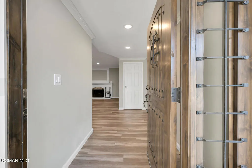 896 Moffatt Circle, Simi Valley, California 93065 home-pic-4