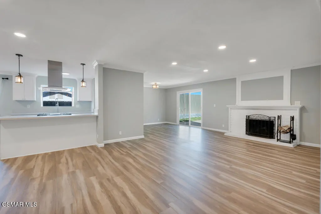 896 Moffatt Circle, Simi Valley, California 93065 home-pic-6