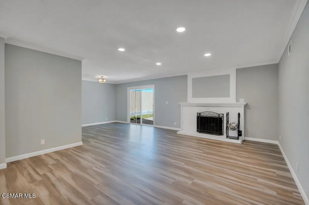 896 Moffatt Circle, Simi Valley, California 93065 home-pic-12