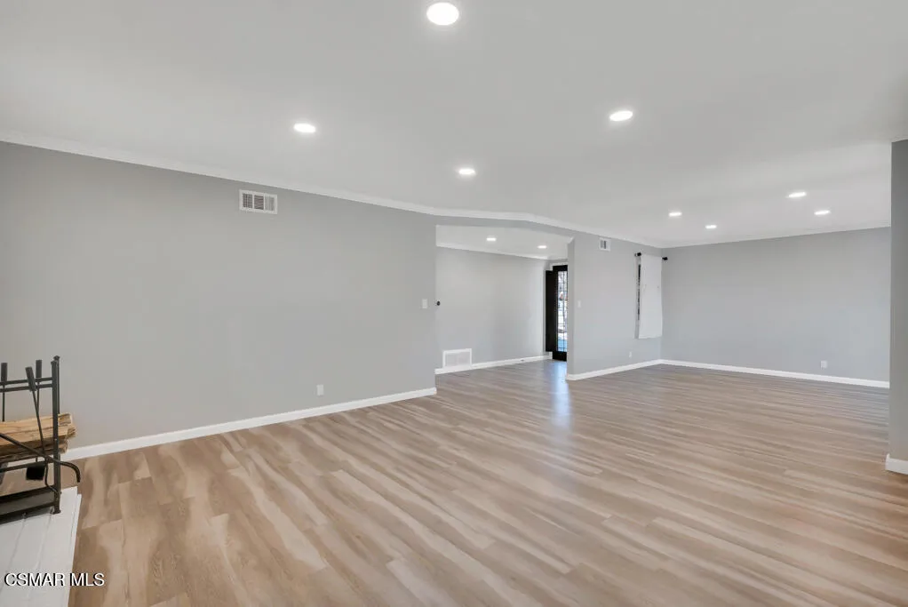 896 Moffatt Circle, Simi Valley, California 93065 home-pic-14