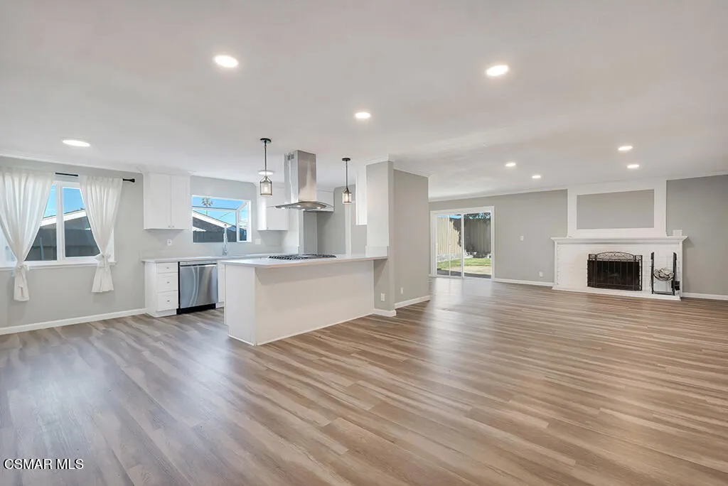 896 Moffatt Circle, Simi Valley, California 93065 home-pic-25