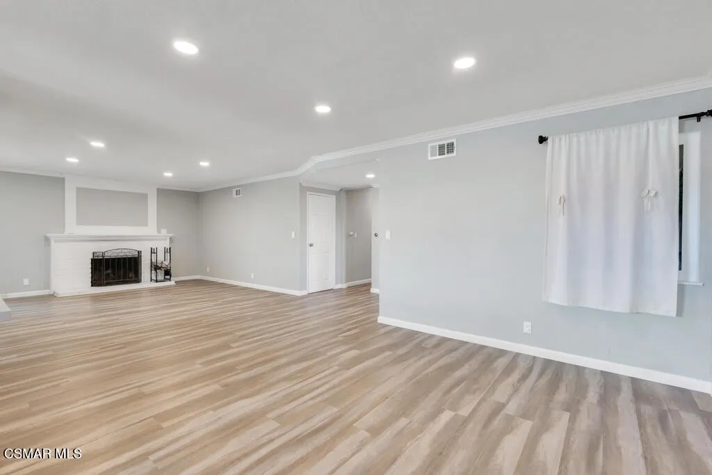 896 Moffatt Circle, Simi Valley, California 93065 home-pic-24