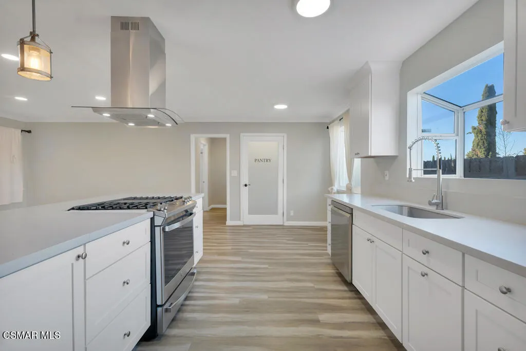 896 Moffatt Circle, Simi Valley, California 93065 home-pic-23