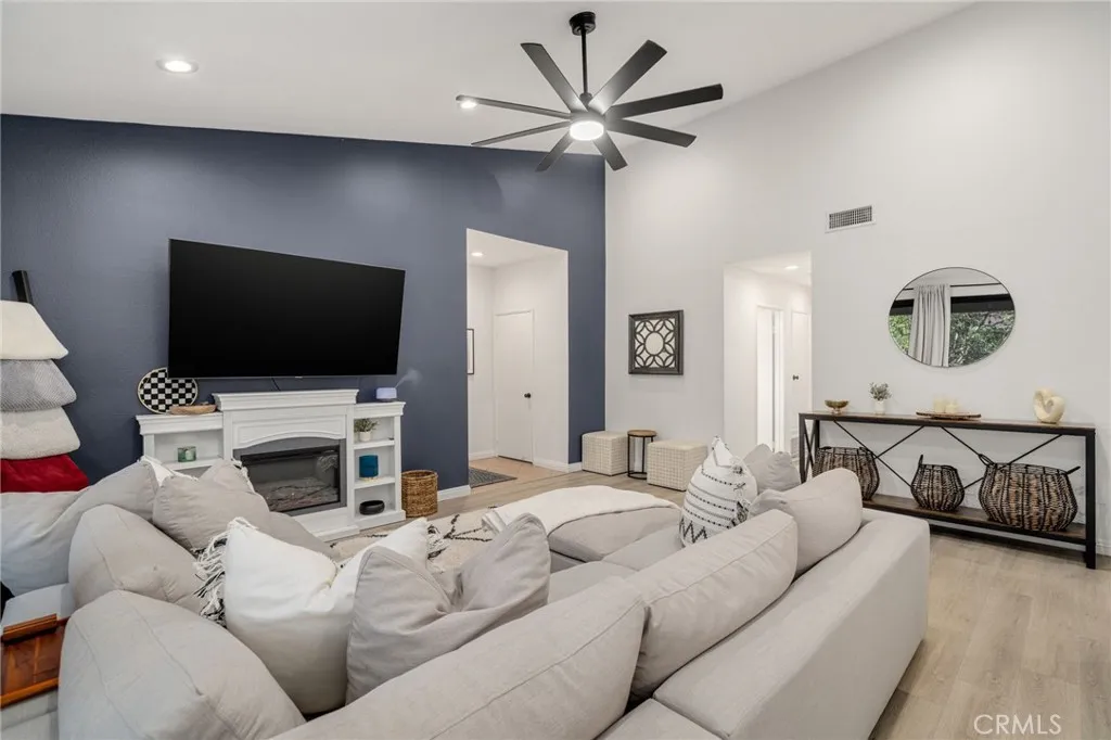 10571 Lakeside Drive S D, Garden Grove, California 92840 home-pic-4