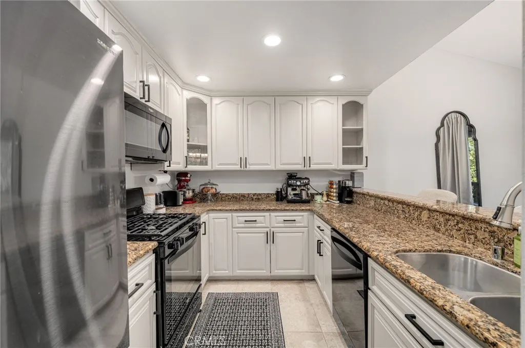10571 Lakeside Drive S D, Garden Grove, California 92840 home-pic-7