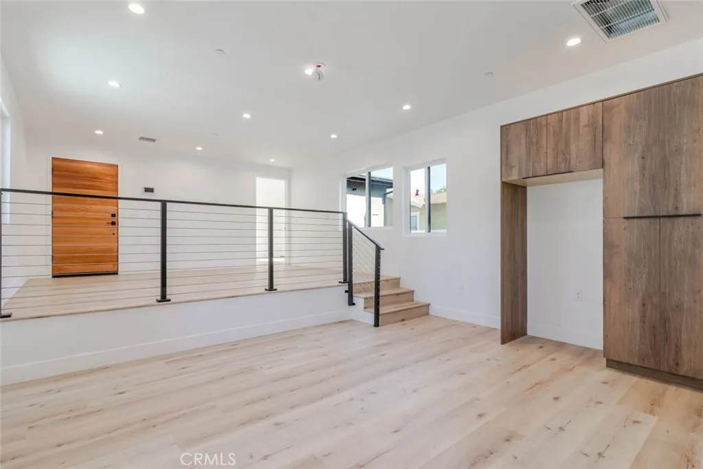 432 W Garfield Avenue, Glendale, California 91204 home-pic-54