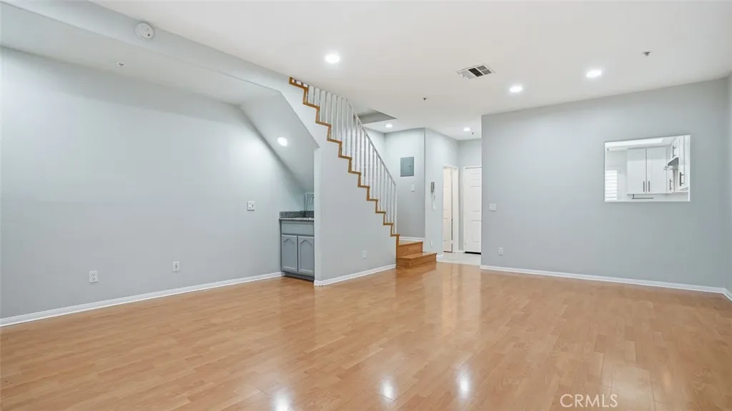 411 N Jackson Street 104, Glendale, California 91206 home-pic-4
