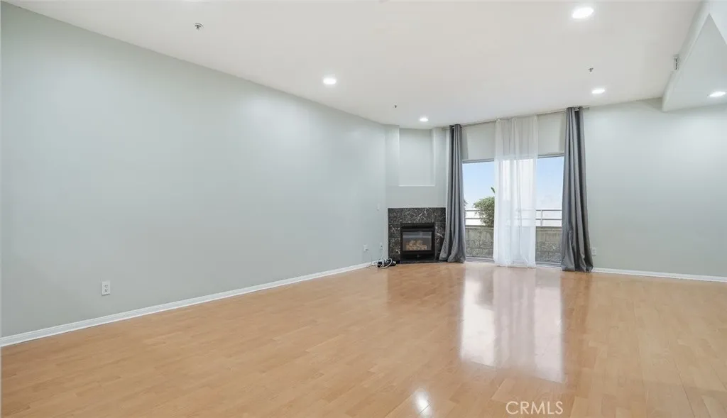 411 N Jackson Street 104, Glendale, California 91206 home-pic-2