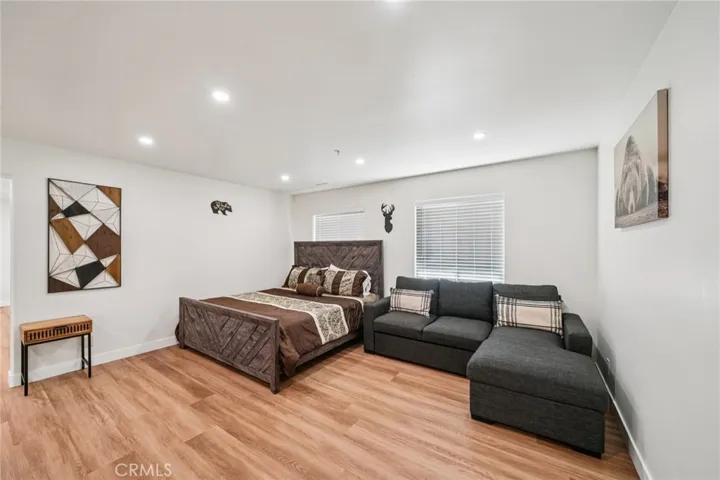 King-size sleeping area plus sectional—ideal for guests or movie nights.