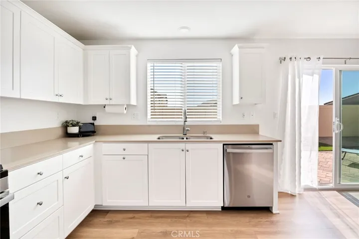 Large, open Kitchen layout with Stainless Steal Appliances