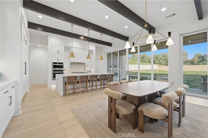 Kitchen & Dining
