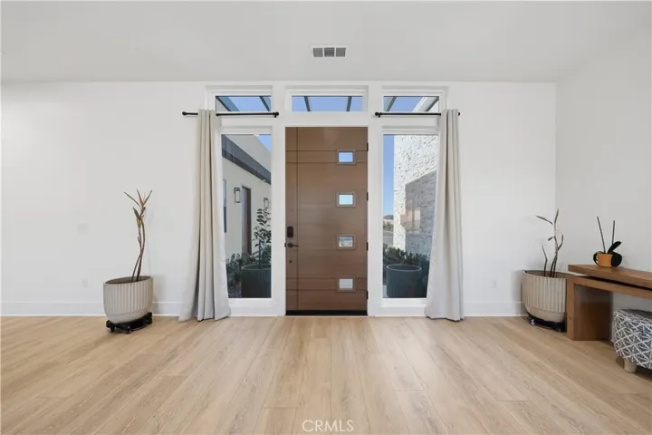 Foyer - Entry