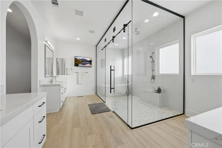 Super Shower - Tub in Primary Suite
