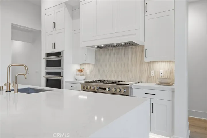 Kitchen-Double Oven-6 Burners, Griddle, Wall Oven & Convection Microwave