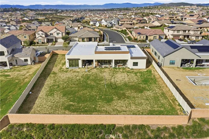 Large Fully Fenced Back Yard
