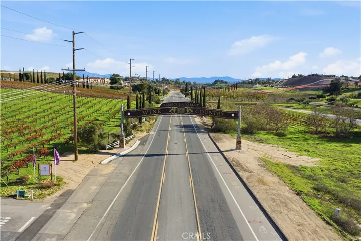 Community is close to Temecula wine country
