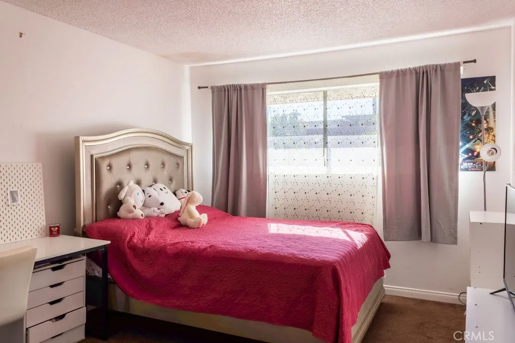 18425 Saticoy, Reseda, California 91335 home-pic-19