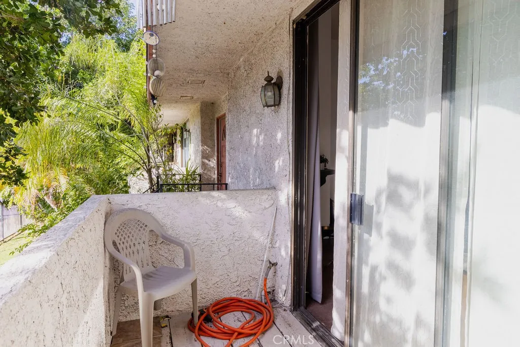 18425 Saticoy, Reseda, California 91335 home-pic-24