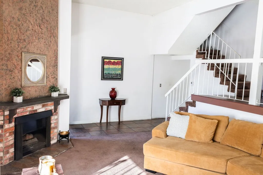 18425 Saticoy, Reseda, California 91335 home-pic-4