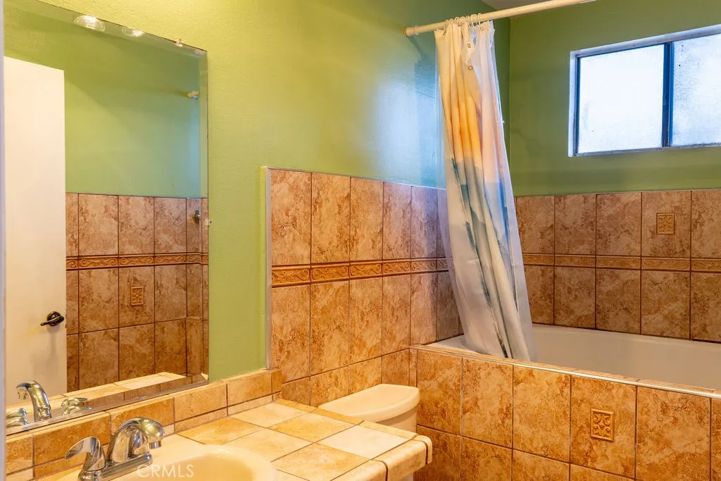 18425 Saticoy, Reseda, California 91335 home-pic-18