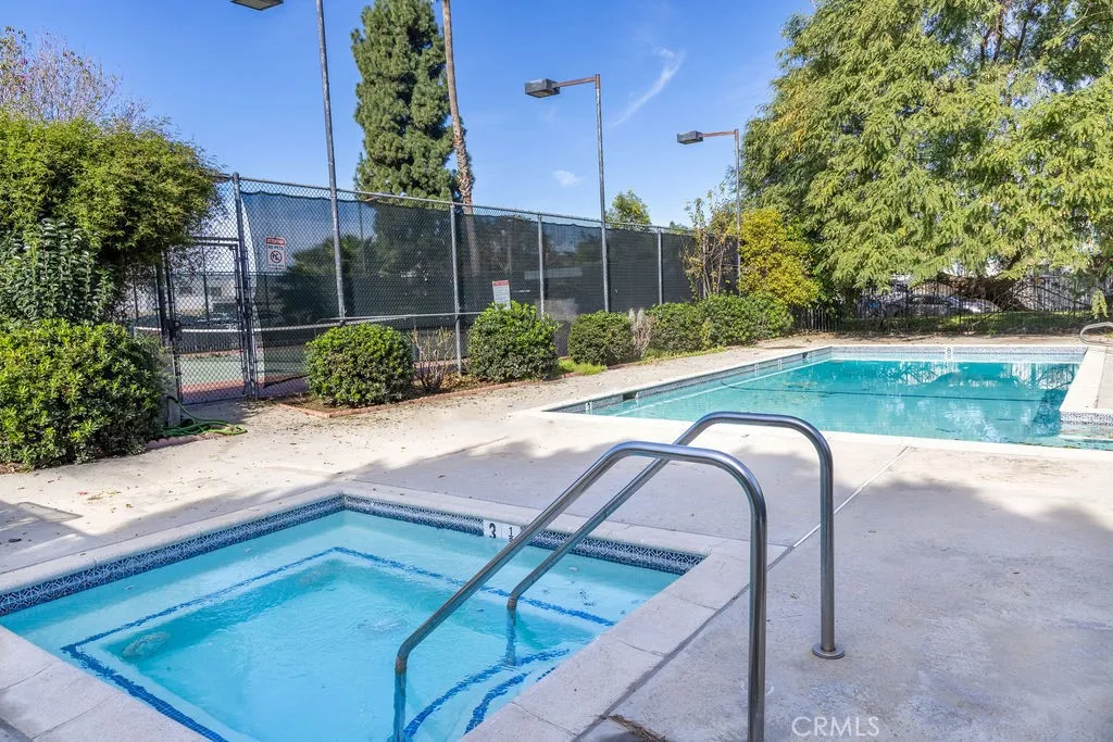 18425 Saticoy, Reseda, California 91335 home-pic-30