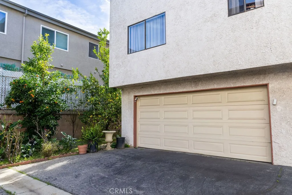 18425 Saticoy, Reseda, California 91335 home-pic-26