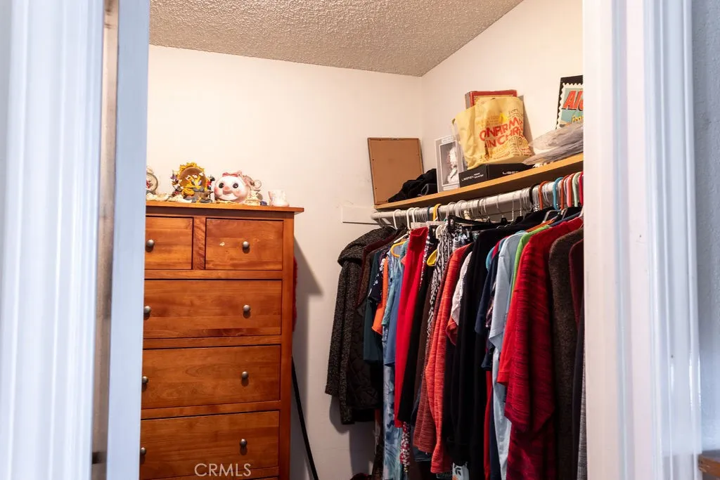 18425 Saticoy, Reseda, California 91335 home-pic-14