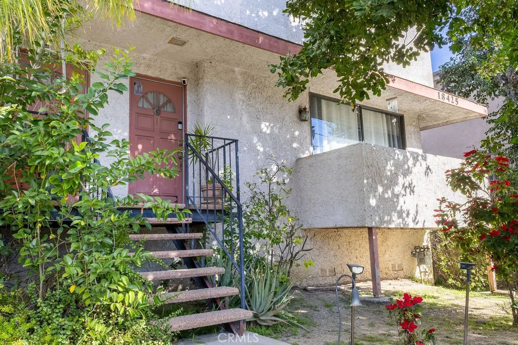 18425 Saticoy, Reseda, California 91335 home-pic-1