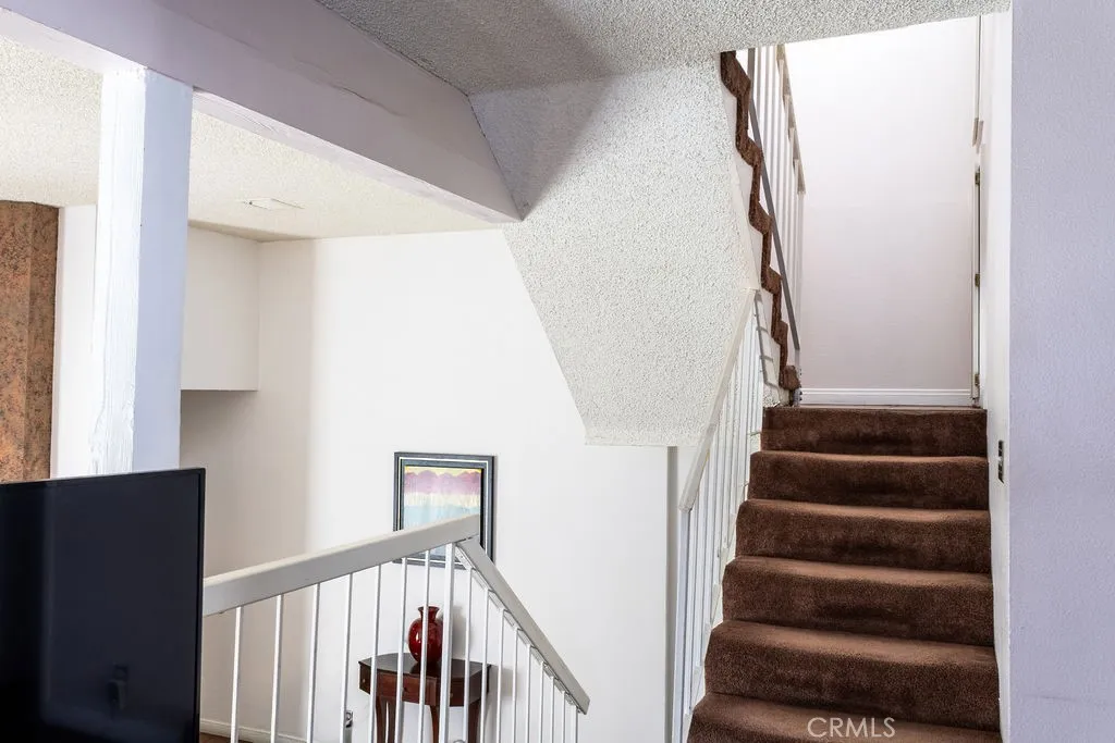 18425 Saticoy, Reseda, California 91335 home-pic-20