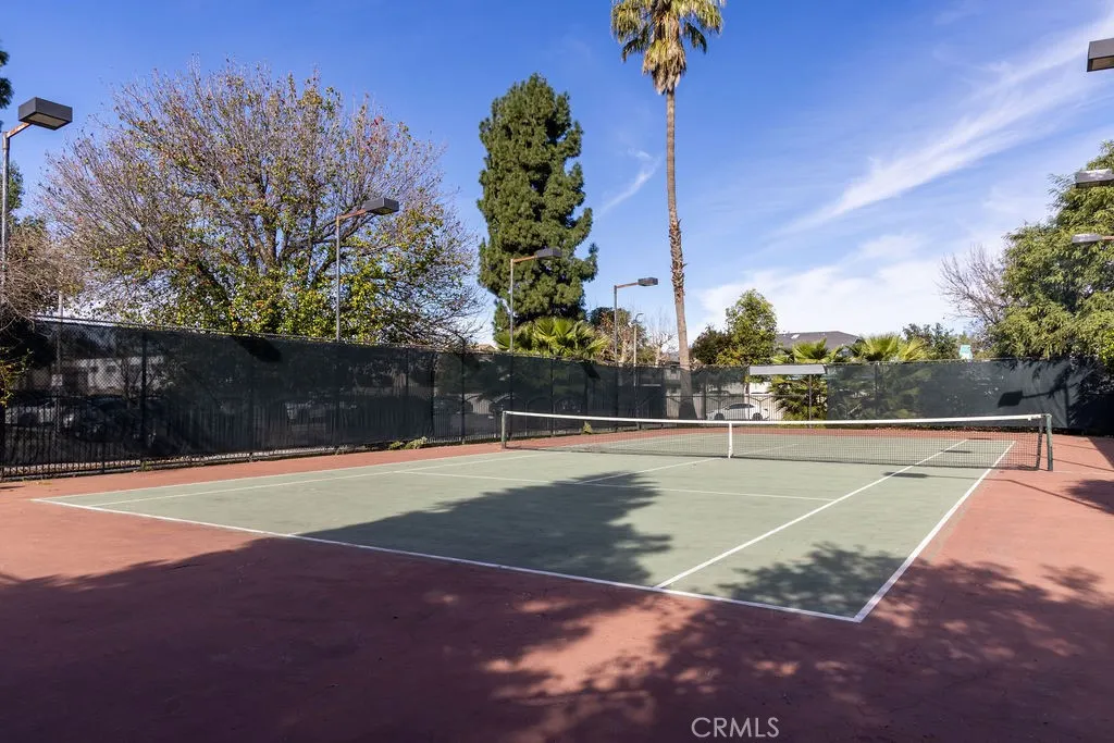 18425 Saticoy, Reseda, California 91335 home-pic-31