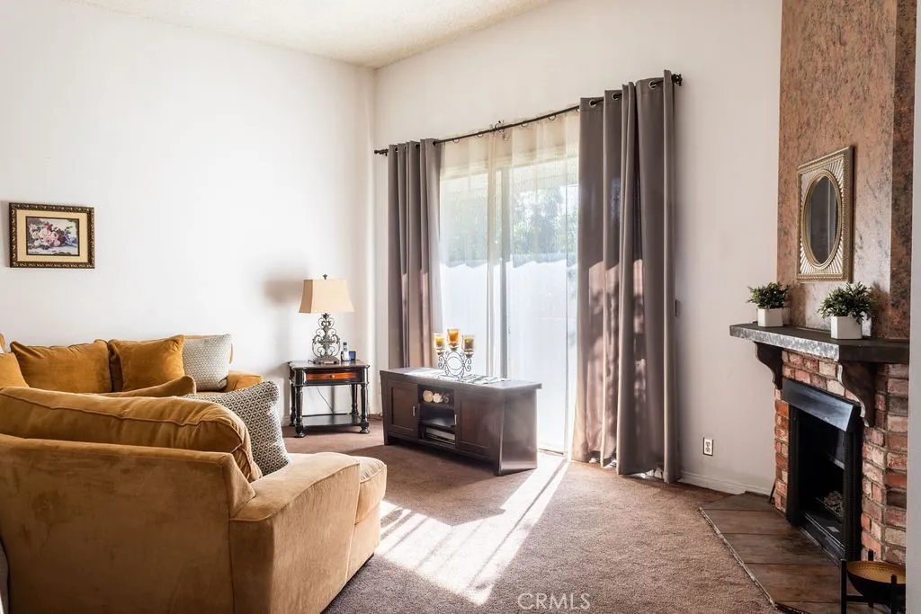 18425 Saticoy, Reseda, California 91335 home-pic-5
