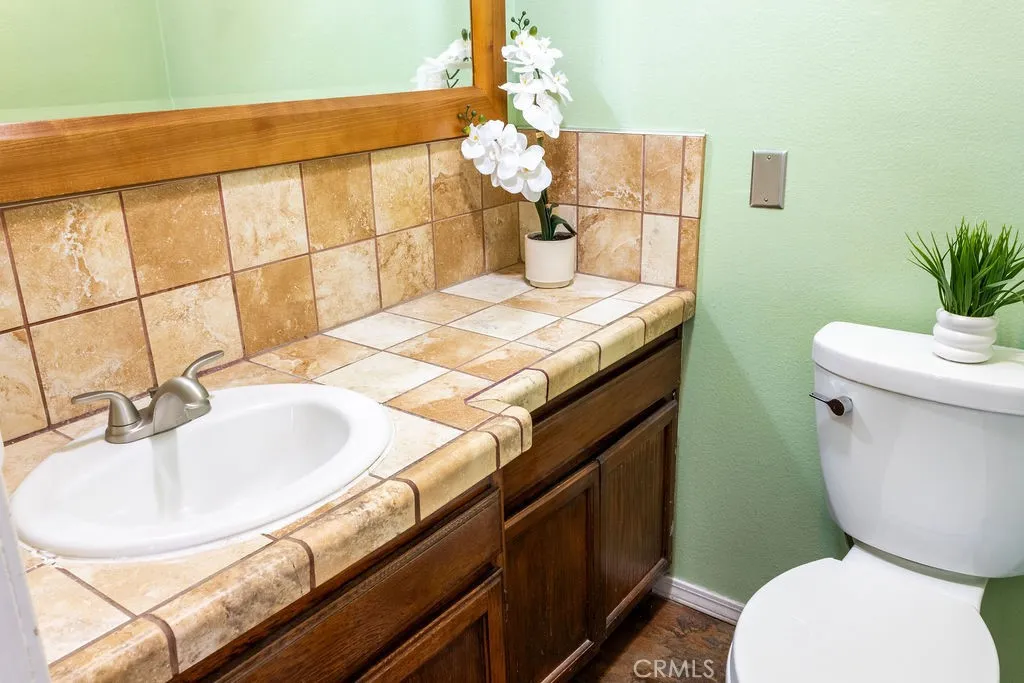18425 Saticoy, Reseda, California 91335 home-pic-7