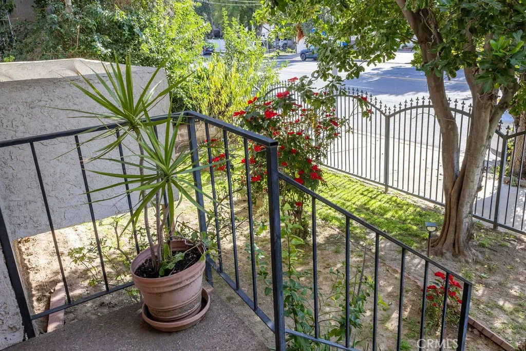 18425 Saticoy, Reseda, California 91335 home-pic-22