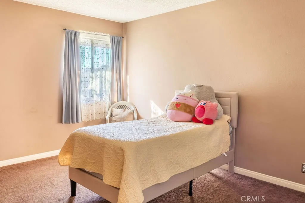 18425 Saticoy, Reseda, California 91335 home-pic-17