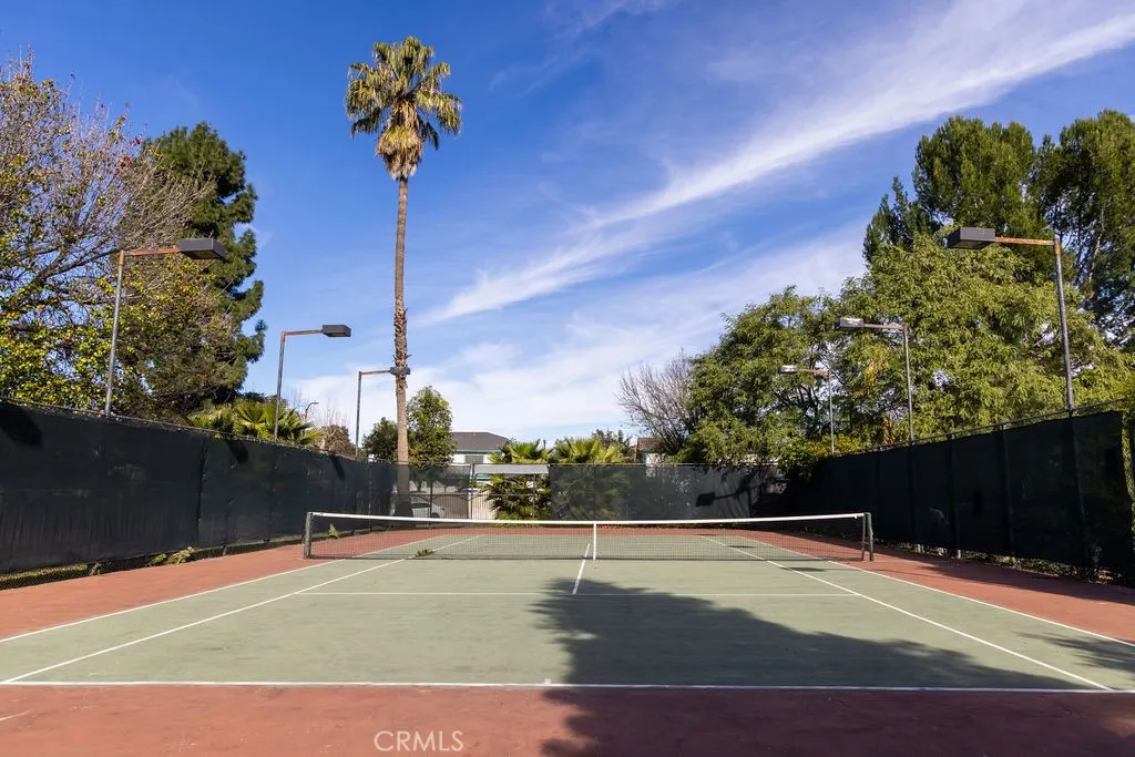 18425 Saticoy, Reseda, California 91335 home-pic-32