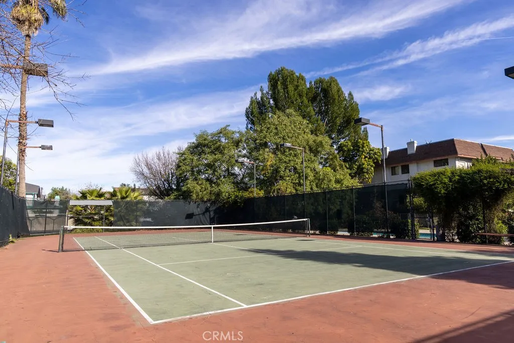 18425 Saticoy, Reseda, California 91335 home-pic-33