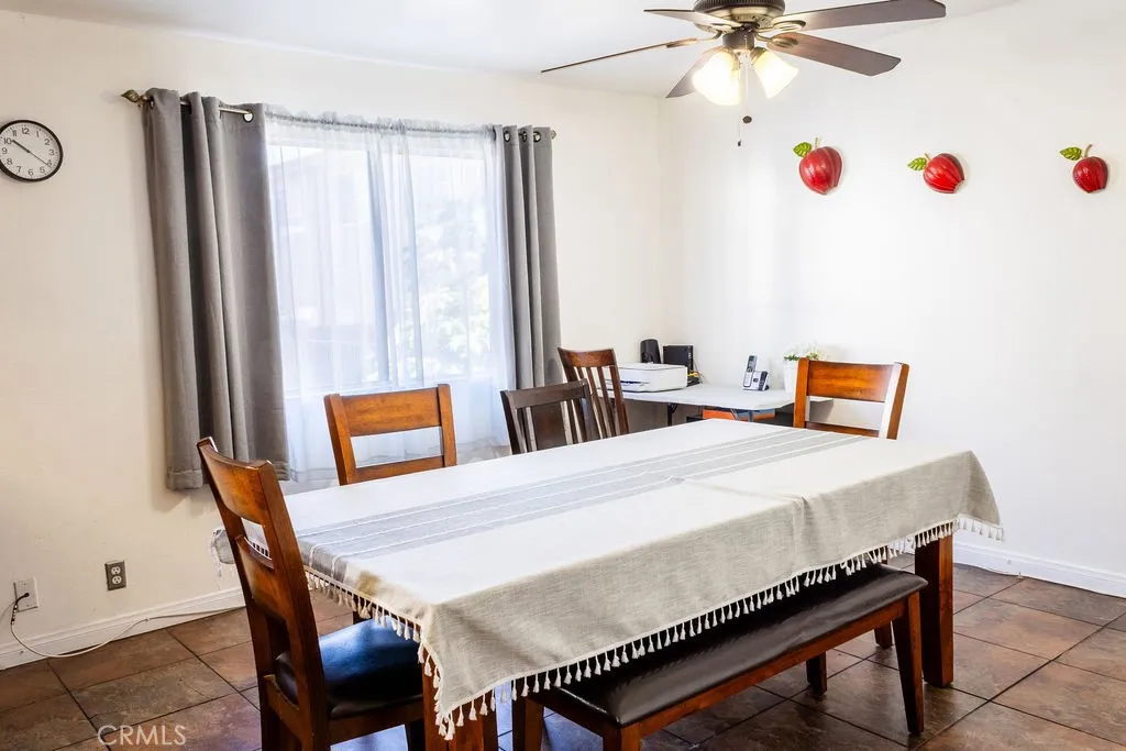 18425 Saticoy, Reseda, California 91335 home-pic-9