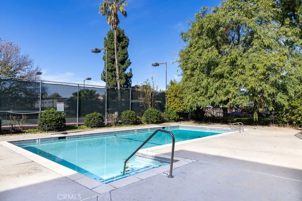 18425 Saticoy, Reseda, California 91335 home-pic-28