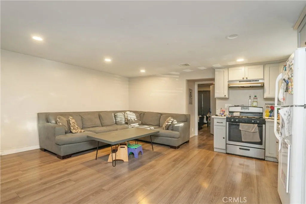 11936 Neenach, Sun Valley, California 91352 home-pic-22
