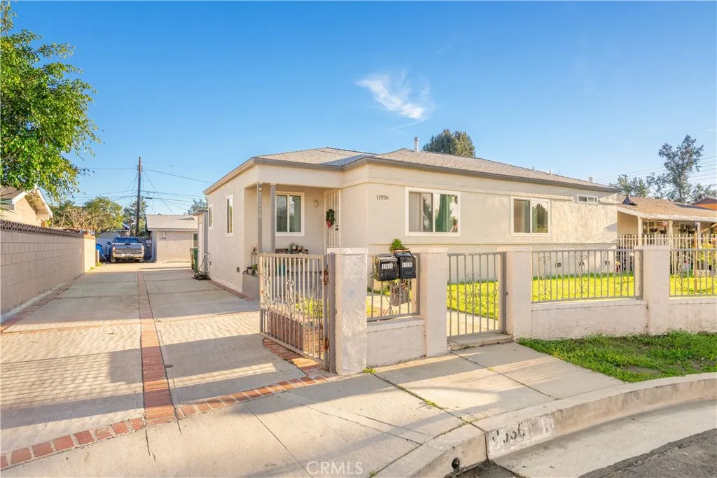 11936 Neenach, Sun Valley, California 91352 home-pic-1