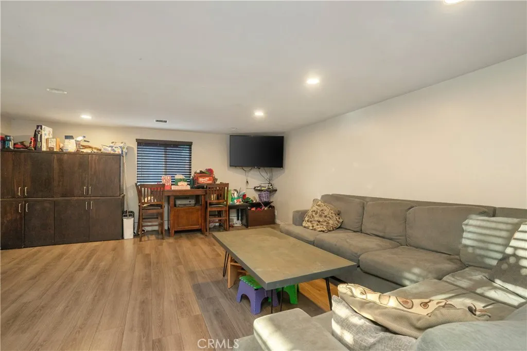 11936 Neenach, Sun Valley, California 91352 home-pic-24