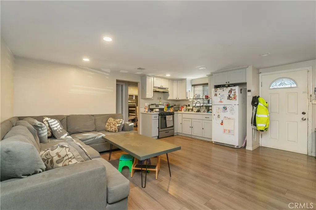 11936 Neenach, Sun Valley, California 91352 home-pic-23