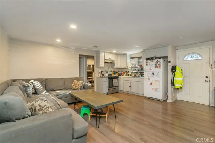 11936 Neenach, Sun Valley, California 91352