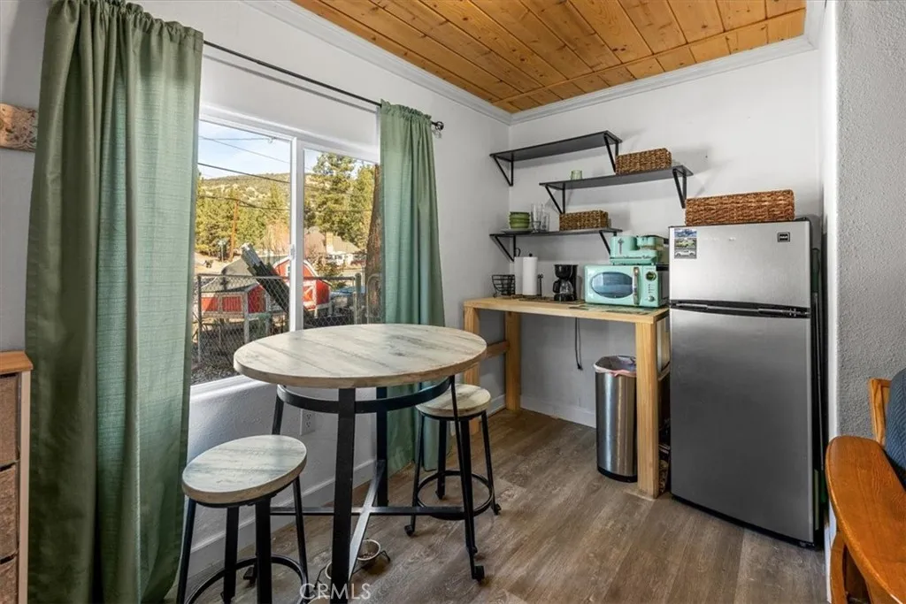 300 W North Shore, Big Bear City, California 92314 home-pic-32