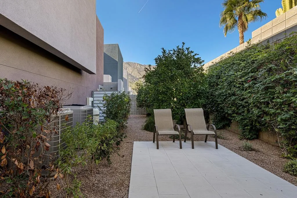 1054 Paz Drive, Palm Springs, California 92262 home-pic-20