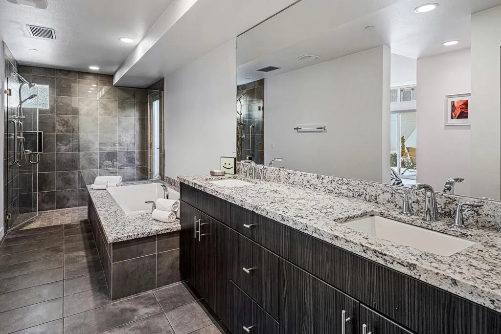 1054 Paz Drive, Palm Springs, California 92262 home-pic-19