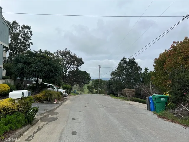 Looking North up Arliss Dr
