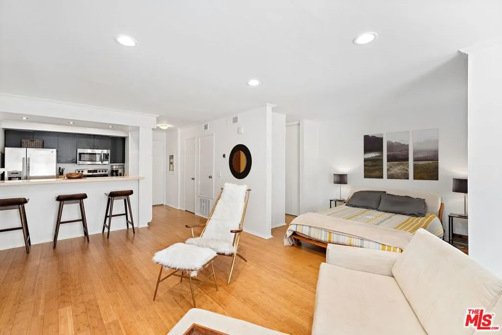 1745 Camino Palmero Street 106, Los Angeles, California 90046 home-pic-8