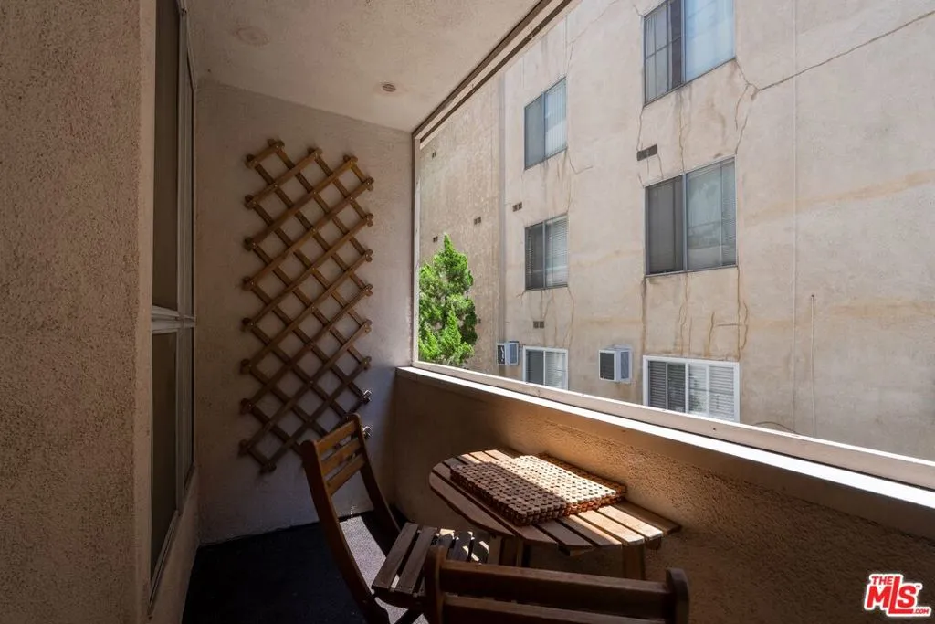 1745 Camino Palmero Street 106, Los Angeles, California 90046 home-pic-3